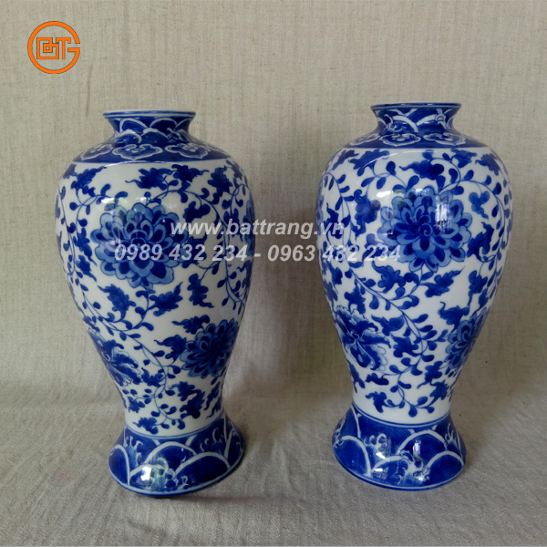 Hand drawn ceramic vases by Bat Trang Ceramics Group 