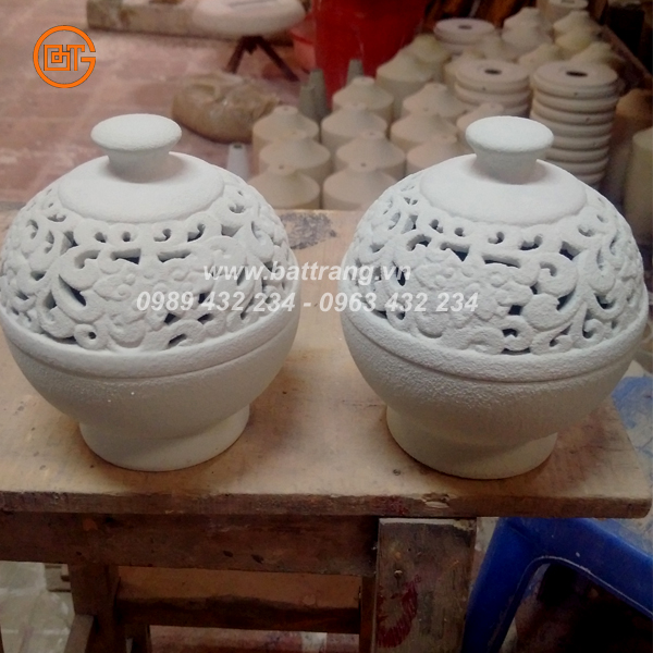 Incense burner made by Bat Trang Ceramics Group