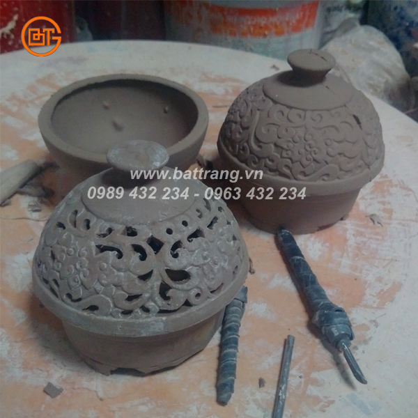 Incense burner made by Bat Trang Ceramics Group