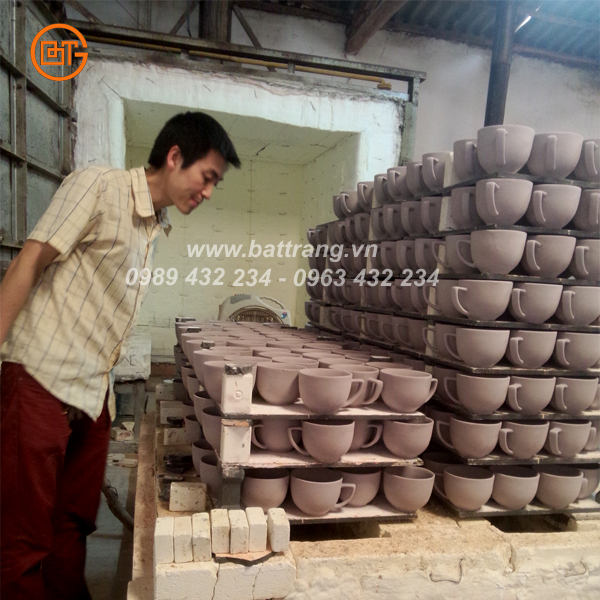 Checking process by artist Khanh Pham at Bat Trang Ceramics Group