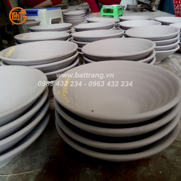 Ceramic dinnerware by Bat Trang Ceramics Group